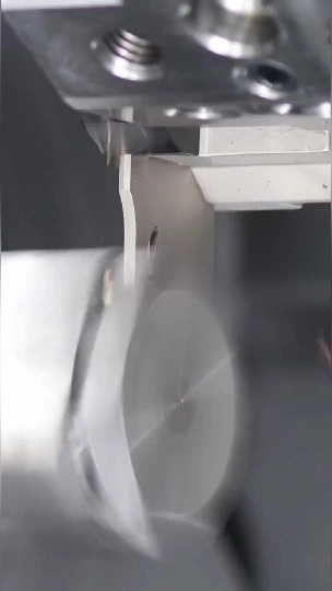 CV1370 Procesamiento de metales de alta precisión 10000 rpm en centro de mecanizado vertical CNC tipo brazo